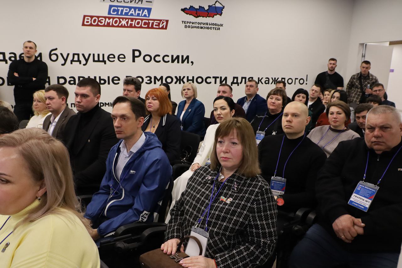 Принял участие в первом региональном отчетном форуме по реализации народной программы «Единой России» в ЛНР «Есть результат» Принял участие в первом региональном отчетном форуме по реализации народной программы «Единой России» в ЛНР «Есть результат»