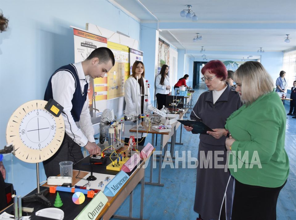 Новые знания и навыки получают краснолучские школьники благодаря новому специализированному оборудованию Новые знания и навыки получают краснолучские школьники благодаря новому специализированному оборудованию