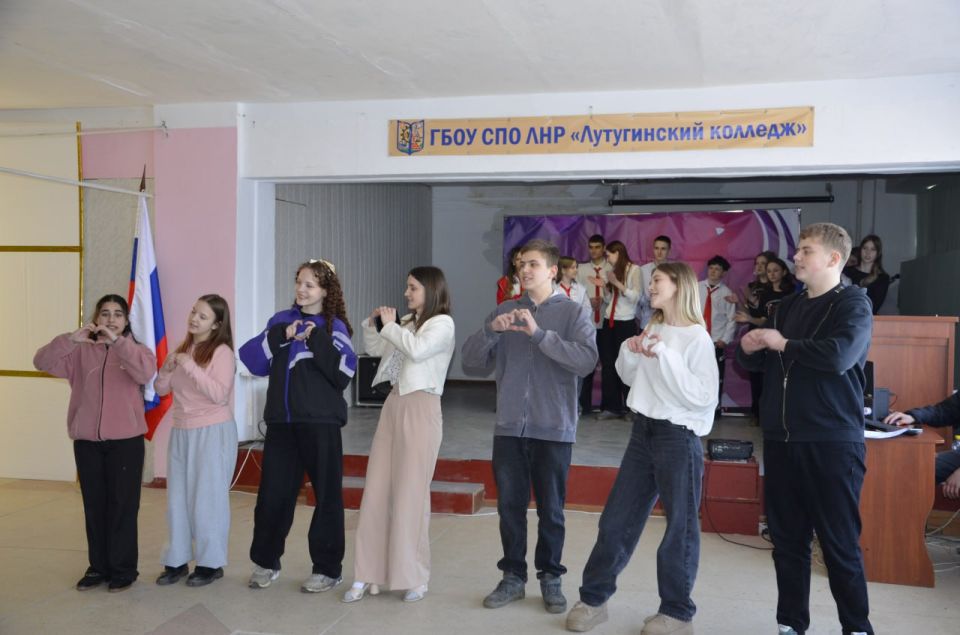 В Лутугинском колледже состоялся яркий финал Проекта «КВН. ПЕРВЫЕ»" — школьные команды из разных уголков округа соревновались в остроумии, креативности и умении работать в команде на результат В Лутугинском колледже состоялся яркий финал Проекта «КВН. ПЕРВЫЕ»" — школьные команды из разных уголков округа соревновались в остроумии, креативности и умении работать в команде на результат
