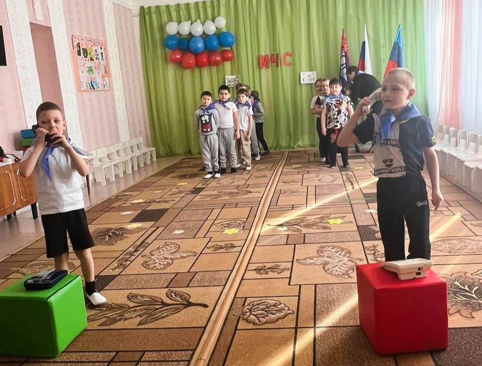 В детском саду №2 «Рябинушка» состоялось мероприятие, приуроченное Всемирному дню гражданской обороны, в рамках которого прошел открытый урок по основам жизнедеятельности