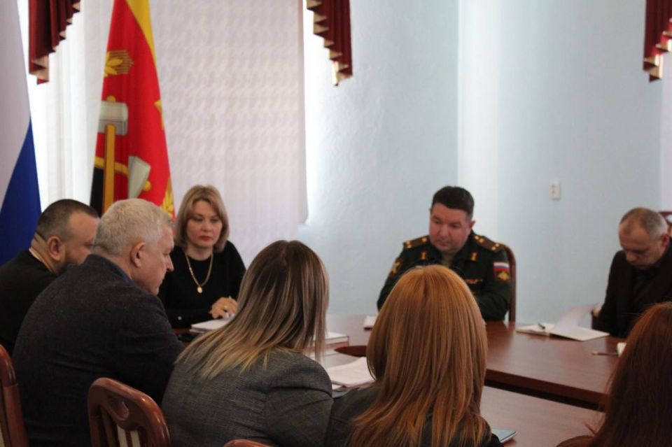 Сегодня временно исполняющий полномочия Главы Краснодонского муниципального округа Анна Гончарова провела расширенное аппаратное совещание с руководителями структурных подразделений Администрации, начальниками отделов и... Сегодня временно исполняющий полномочия Главы Краснодонского муниципального округа Анна Гончарова провела расширенное аппаратное совещание с руководителями структурных подразделений Администрации, начальниками отделов и...