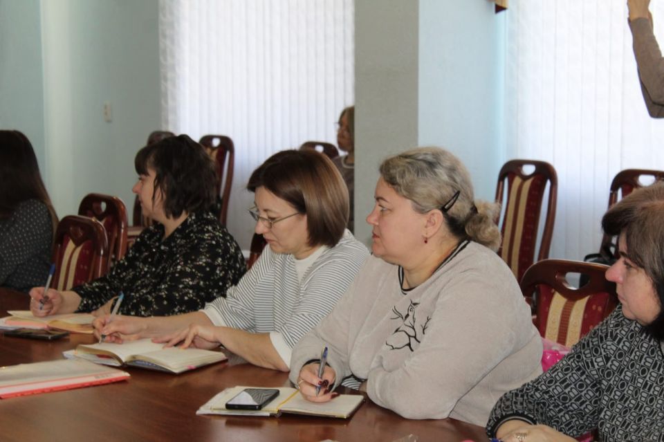 Сегодня временно исполняющий полномочия Главы Краснодонского муниципального округа Анна Гончарова провела расширенное аппаратное совещание с руководителями структурных подразделений Администрации, начальниками отделов и... Сегодня временно исполняющий полномочия Главы Краснодонского муниципального округа Анна Гончарова провела расширенное аппаратное совещание с руководителями структурных подразделений Администрации, начальниками отделов и...