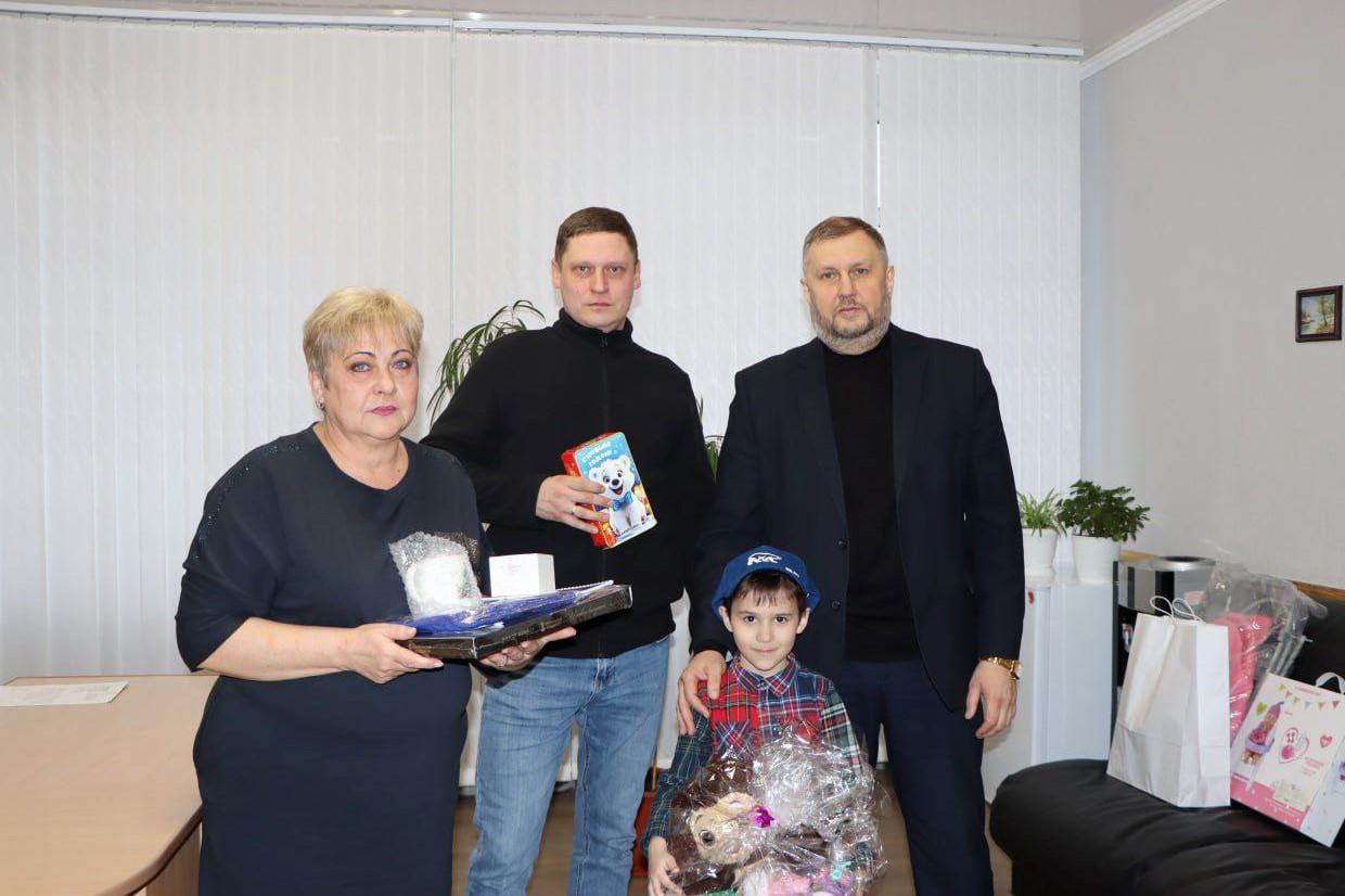 Евгений Бондарь: Ёлка желаний»: подарок для Давида из Лутугино