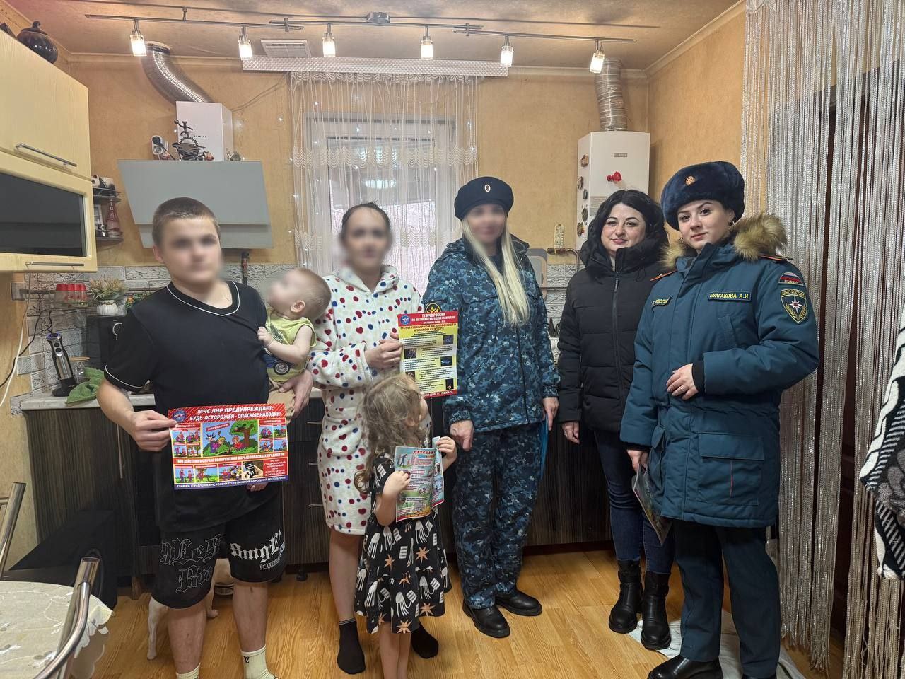 Осужденным, состоящим на учете в филиале по Жовтневому району г. Луганска УИИ регионального УФСИН, рассказали о мерах безопасности при обнаружении опасных предметов Осужденным, состоящим на учете в филиале по Жовтневому району г. Луганска УИИ регионального УФСИН, рассказали о мерах безопасности при обнаружении опасных предметов