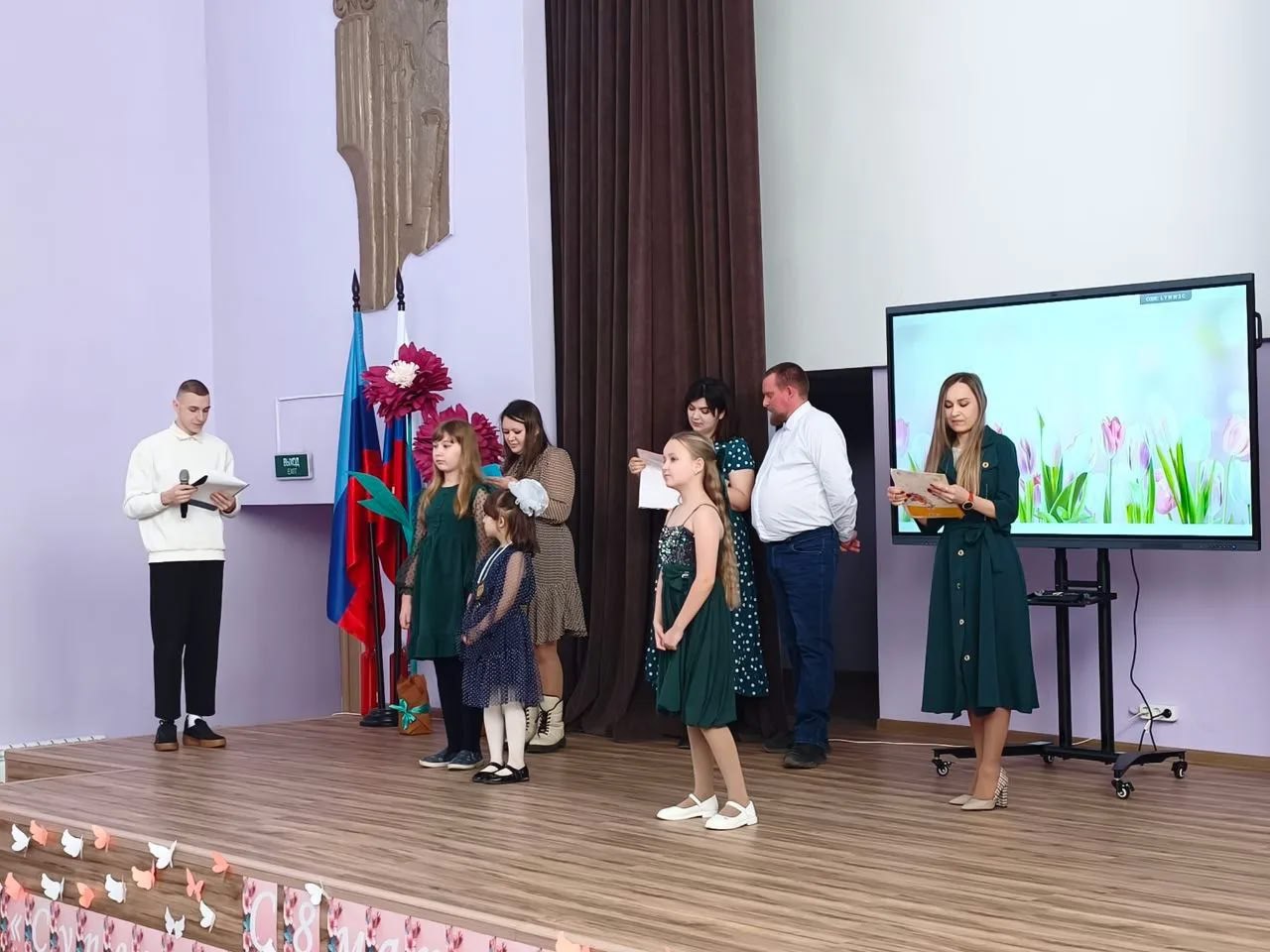 В Брянковской средней школе № 9» состоялось праздничное конкурсно-развлекательное мероприятие «Супер-мама, Супер-дочка», посвященное Международному женскому дню В Брянковской средней школе № 9» состоялось праздничное конкурсно-развлекательное мероприятие «Супер-мама, Супер-дочка», посвященное Международному женскому дню