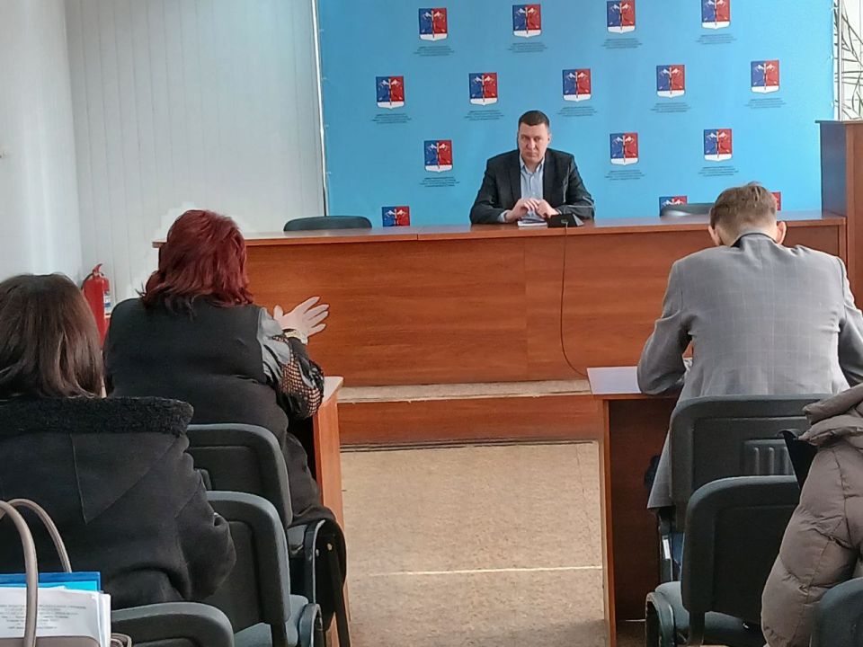 Альберт Зинченко: Сегодня совместно с председателем Совета Станично-Луганского МО Татьяной Пономаревой провели аппаратное совещание с руководителями структурных подразделений, учреждений и предприятий округа Альберт Зинченко: Сегодня совместно с председателем Совета Станично-Луганского МО Татьяной Пономаревой провели аппаратное совещание с руководителями структурных подразделений, учреждений и предприятий округа