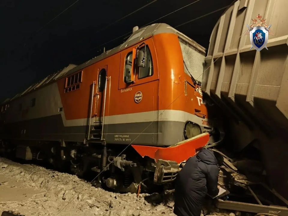 10 вагонов грузового поезда сошли с рельсов в Пермском крае 10 вагонов грузового поезда сошли с рельсов в Пермском крае
