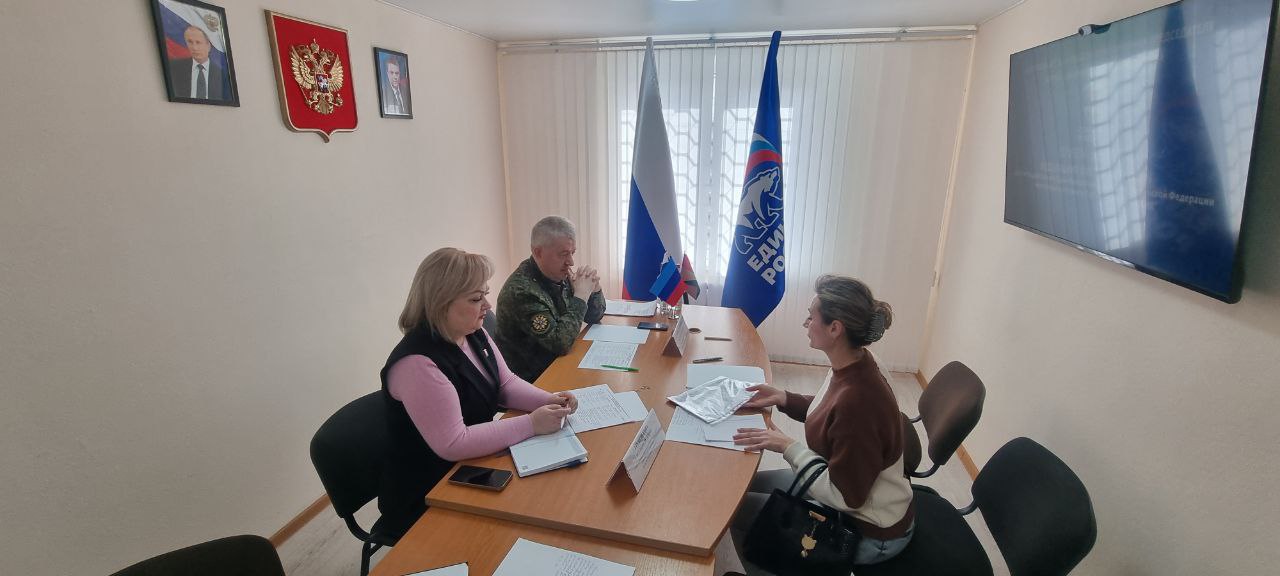 Виктор Водолацкий: В рамках региональной недели провел прием граждан в общественной приемной Партии "Единая Россия" в городе Алчевске Виктор Водолацкий: В рамках региональной недели провел прием граждан в общественной приемной Партии "Единая Россия" в городе Алчевске