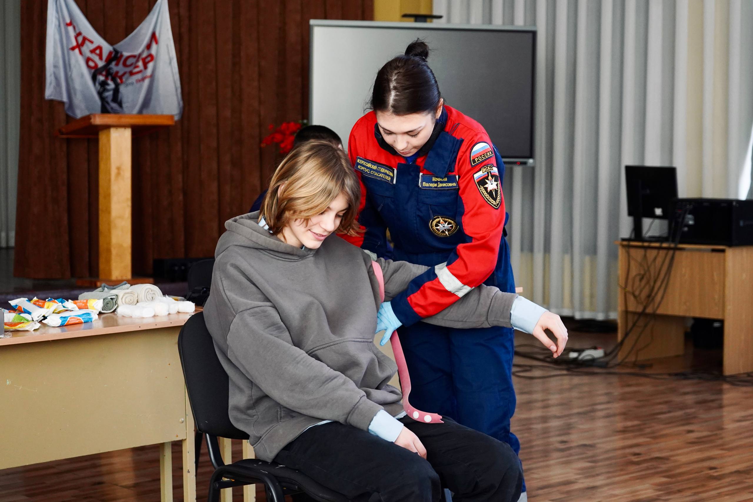 Можно ли стать спасателем ещё в школе? На мастер-классах от Луганского РО ВСКС — легко Можно ли стать спасателем ещё в школе? На мастер-классах от Луганского РО ВСКС — легко