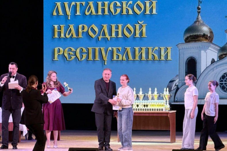 Хореографический коллектив Володарского клуба «Звездные дети» отправились в творческую поездку на выходных в город Луганск на XXXII Международный фестиваль музыки и танца «Союз талантов России» II Регионального конкурса... Хореографический коллектив Володарского клуба «Звездные дети» отправились в творческую поездку на выходных в город Луганск на XXXII Международный фестиваль музыки и танца «Союз талантов России» II Регионального конкурса...