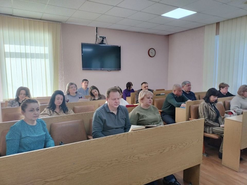 Сегодня Глава городского округа город Ровеньки Андрей Рубанцов провел плановое рабочее совещание с руководителями управлений администрации и структурных подразделений Сегодня Глава городского округа город Ровеньки Андрей Рубанцов провел плановое рабочее совещание с руководителями управлений администрации и структурных подразделений