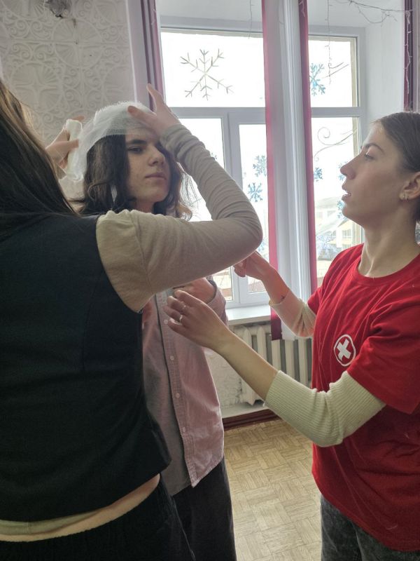 Специалисты Свердловского филиала Луганского центра медицины катастроф продолжают серию мастер-классов Специалисты Свердловского филиала Луганского центра медицины катастроф продолжают серию мастер-классов