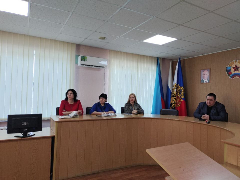 Сегодня Глава городского округа город Ровеньки Андрей Рубанцов провел плановое рабочее совещание с руководителями управлений администрации и структурных подразделений Сегодня Глава городского округа город Ровеньки Андрей Рубанцов провел плановое рабочее совещание с руководителями управлений администрации и структурных подразделений