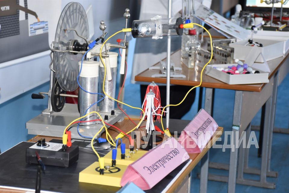 Новые знания и навыки получают краснолучские школьники благодаря новому специализированному оборудованию Новые знания и навыки получают краснолучские школьники благодаря новому специализированному оборудованию