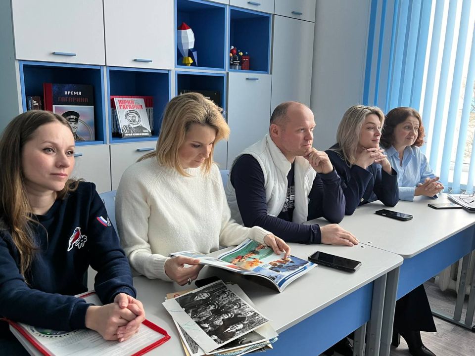 1 марта с рабочим визитом город Ровеньки посетила делегация из Звездного городка Московской области 1 марта с рабочим визитом город Ровеньки посетила делегация из Звездного городка Московской области