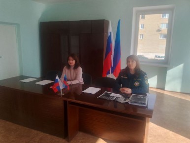 В отделах жизнеобеспечения г. Петровское и г. Миусинск состоялась встреча с инспектором отдела надзорной деятельности и профилактической работы по г. Красный Луч УНД и ПР ГУ МЧС России по ЛНР