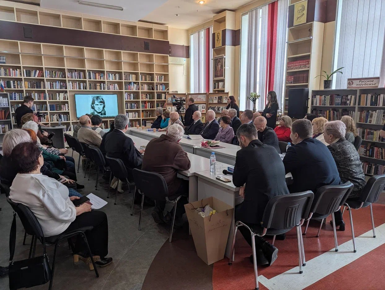 «Этот день в истории Луганщины»: в Луганской Горьковке презентовали книгу, которую ждали более 20 лет «Этот день в истории Луганщины»: в Луганской Горьковке презентовали книгу, которую ждали более 20 лет