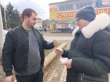 3 марта сотрудники Перевальской модельной библиотеки «Библиопортал» провели акцию «Нет наркотикам!» ко Всемирному дню борьбы с наркотиками, чтобы напомнить жителям города и молодому поколению о важности здорового образа жизни