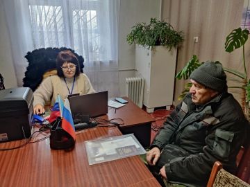 Сегодня в городе Вахрушево состоялся очередной выездной прием мобильного офиса МФЦ ЛНР