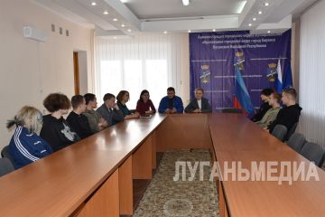 Открытый диалог с молодежным активом города Кировска состоялся в преддверии Международного женского дня