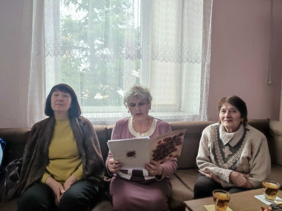В Лутугинской центральной районной библиотеке провели литературно–музыкальный час В Лутугинской центральной районной библиотеке провели литературно–музыкальный час