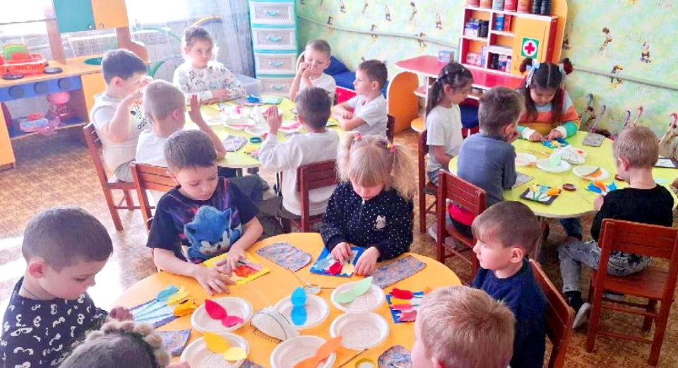 В преддверии прекрасного праздника - Международного женского дня, в Центре досуга «Дзержинец» прошел мастер-класс «Открытка для мамы» для участников любительского объединения «Непоседы», воспитанников детского сада «Тополек»... В преддверии прекрасного праздника - Международного женского дня, в Центре досуга «Дзержинец» прошел мастер-класс «Открытка для мамы» для участников любительского объединения «Непоседы», воспитанников детского сада «Тополек»...