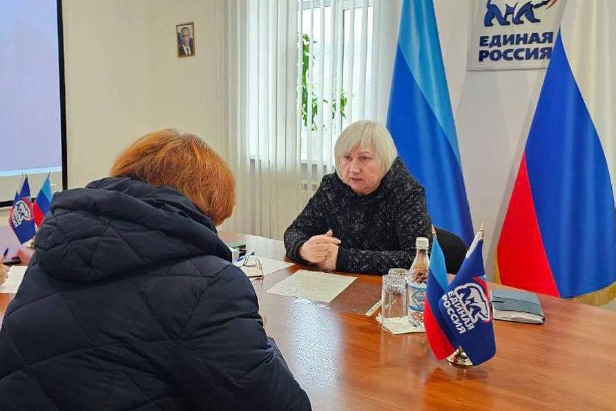Депутаты продолжают работать с проблемами жителей региона и оказывать необходимую помощь Депутаты продолжают работать с проблемами жителей региона и оказывать необходимую помощь