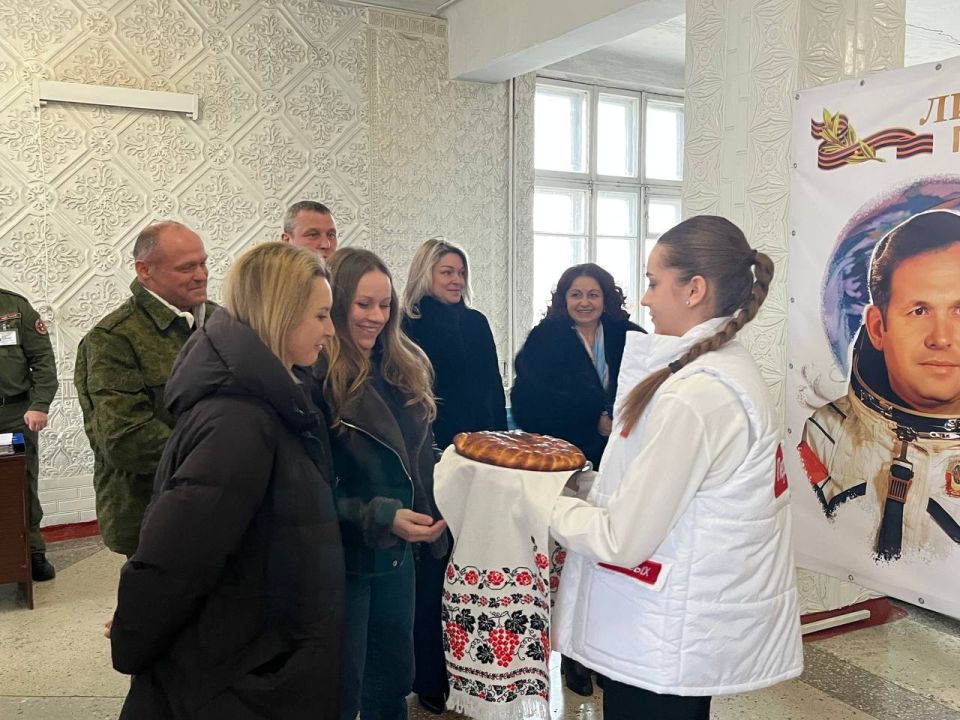1 марта с рабочим визитом город Ровеньки посетила делегация из Звездного городка Московской области 1 марта с рабочим визитом город Ровеньки посетила делегация из Звездного городка Московской области