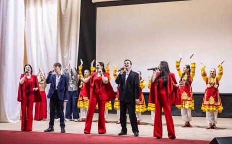 2 марта в зале Перевальского районного Дворца культуры состоялся концерт, организованный для молодёжи студентами Академии Матусовского