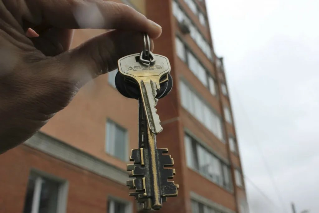 Впервые почти 500 жителей из более чем 30 многоквартирных домов, признанных аварийными, переедут в новое жилье в ЛНР в 2026 году