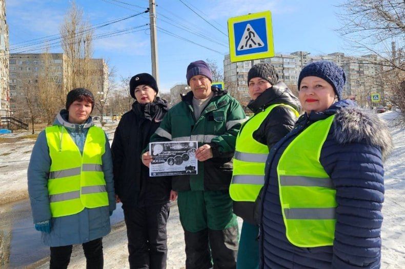 Профилактическая акция «Будь внимательнее на дорогах!» состоялась в Свердловске Профилактическая акция «Будь внимательнее на дорогах!» состоялась в Свердловске