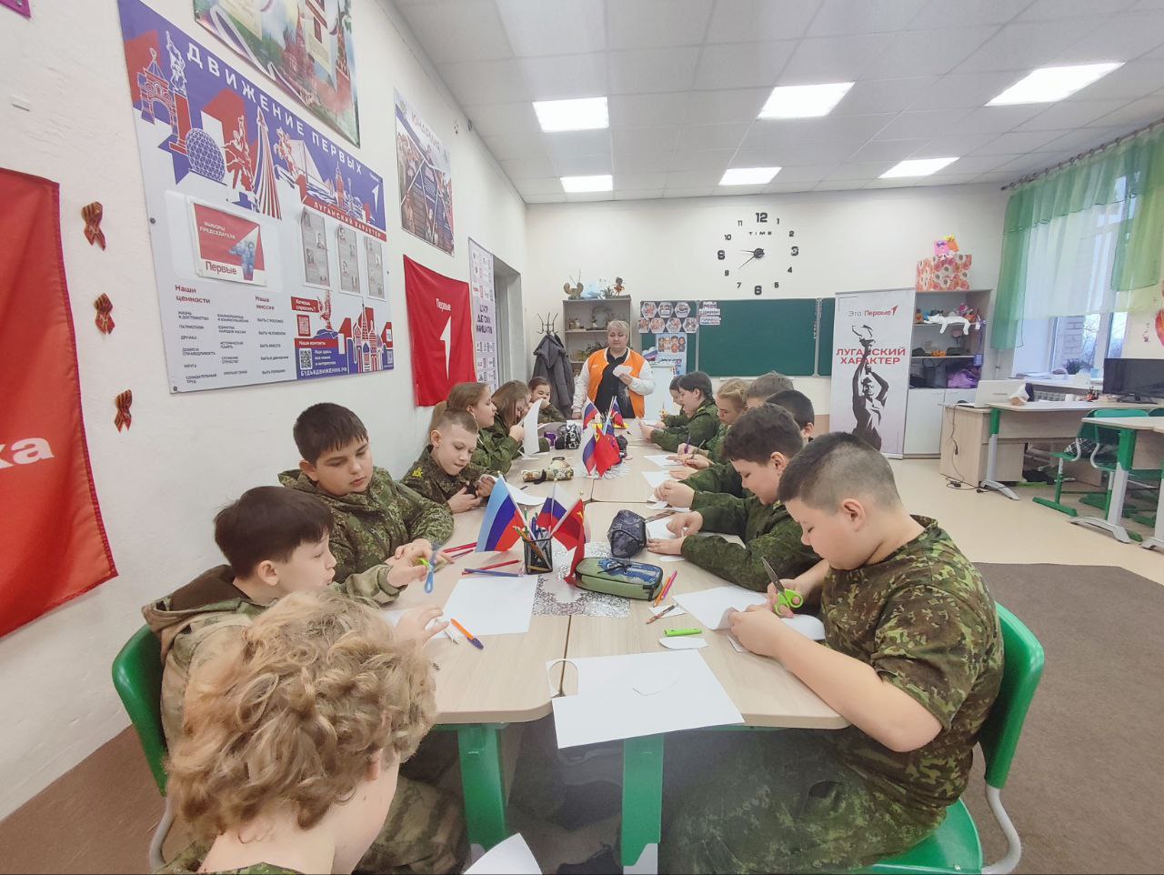 В преддверии Международного женского дня 8 Марта в Брянковской гимназии по инициативе советника директора Черкашенко Оксаны пятиклашки присоединились к акции "Цветок добра", в рамках которой своими руками изготовили цветы с... В преддверии Международного женского дня 8 Марта в Брянковской гимназии по инициативе советника директора Черкашенко Оксаны пятиклашки присоединились к акции "Цветок добра", в рамках которой своими руками изготовили цветы с...