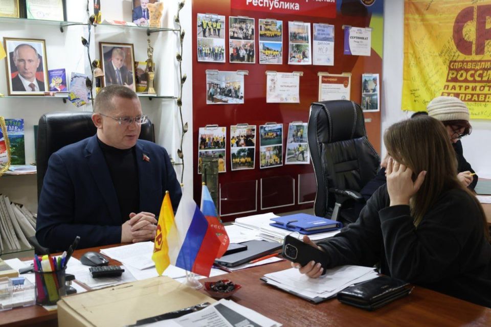 Депутаты продолжают работать с проблемами жителей региона и оказывать необходимую помощь Депутаты продолжают работать с проблемами жителей региона и оказывать необходимую помощь