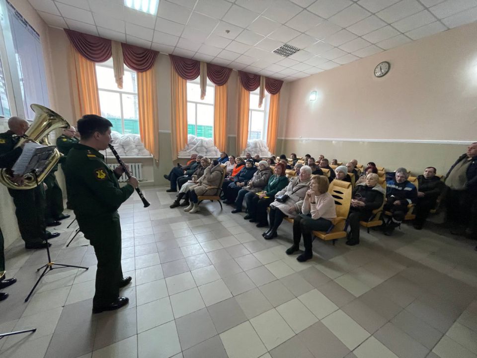 Военный оркестр 6-й бригады 3-й общевойсковой армии выступил на станции Родаково Военный оркестр 6-й бригады 3-й общевойсковой армии выступил на станции Родаково