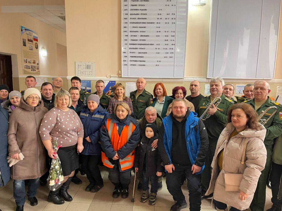 Военный оркестр 6-й бригады 3-й общевойсковой армии выступил на станции Родаково Военный оркестр 6-й бригады 3-й общевойсковой армии выступил на станции Родаково