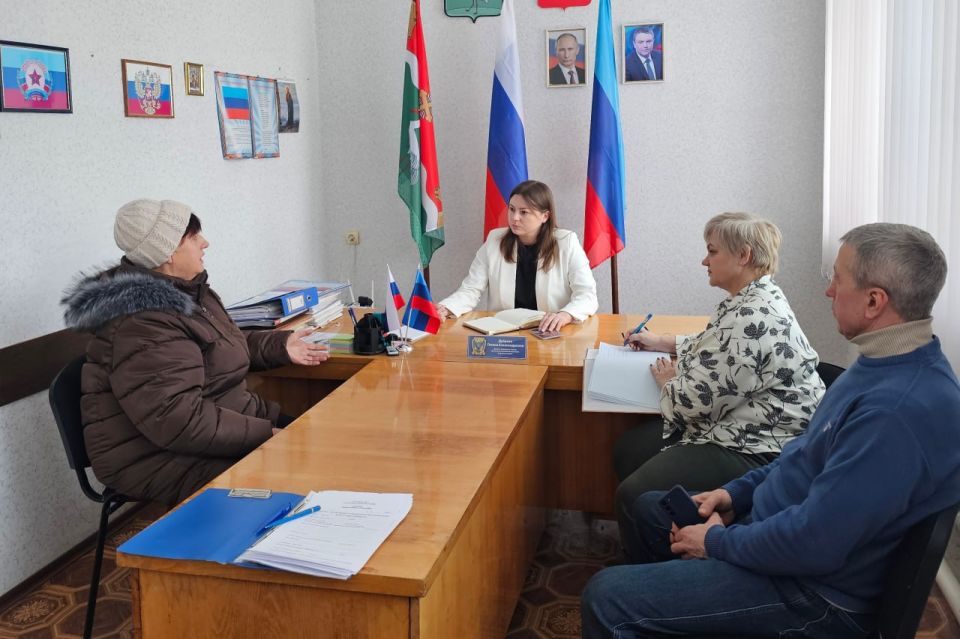 Депутаты продолжают работать с проблемами жителей региона и оказывать необходимую помощь Депутаты продолжают работать с проблемами жителей региона и оказывать необходимую помощь