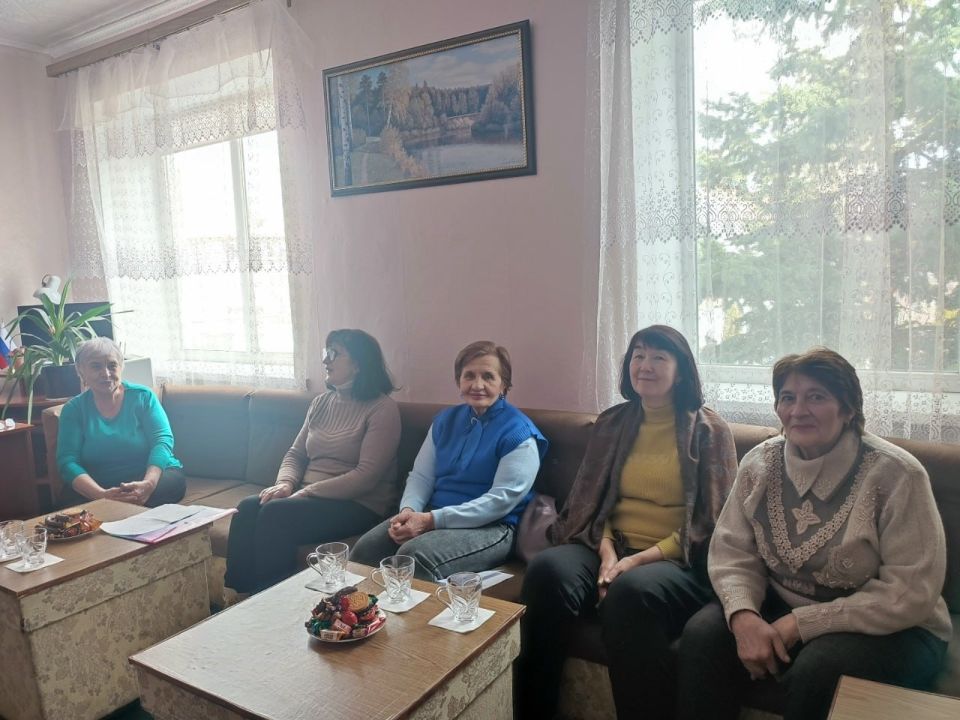 В Лутугинской центральной районной библиотеке провели литературно–музыкальный час В Лутугинской центральной районной библиотеке провели литературно–музыкальный час