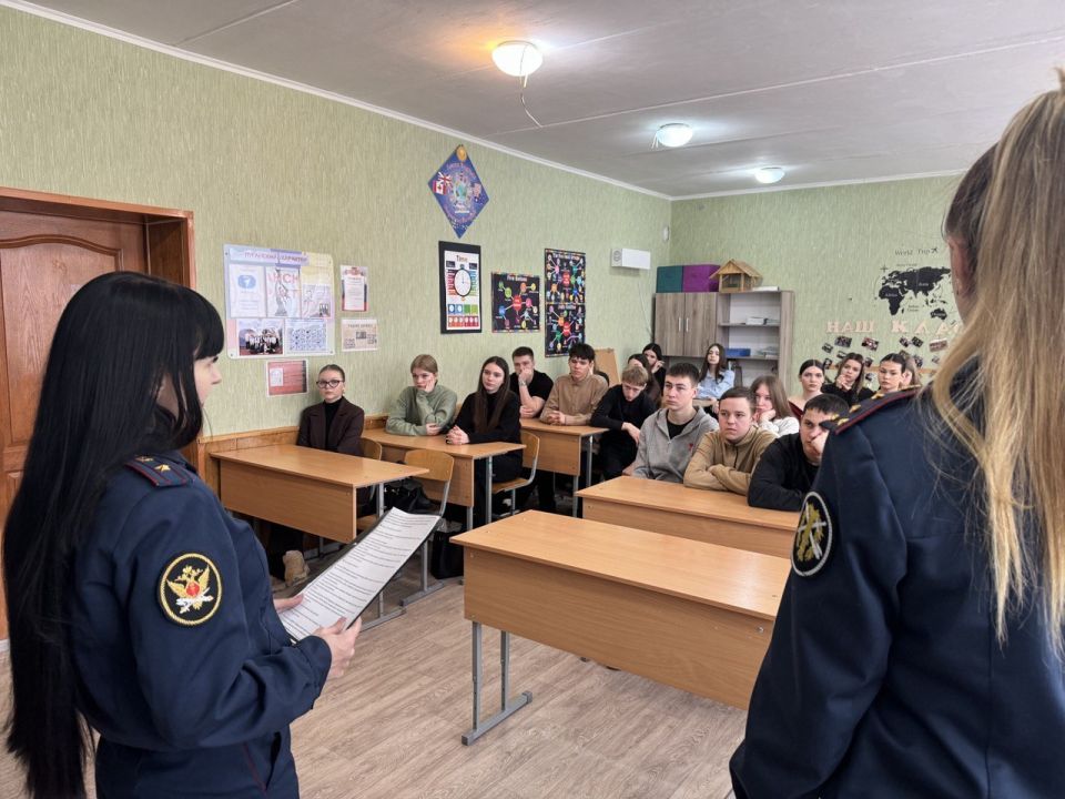Сотрудники Антрацитовского филиала УИИ республиканского УФСИН провели ряд профориентационных мероприятий Сотрудники Антрацитовского филиала УИИ республиканского УФСИН провели ряд профориентационных мероприятий
