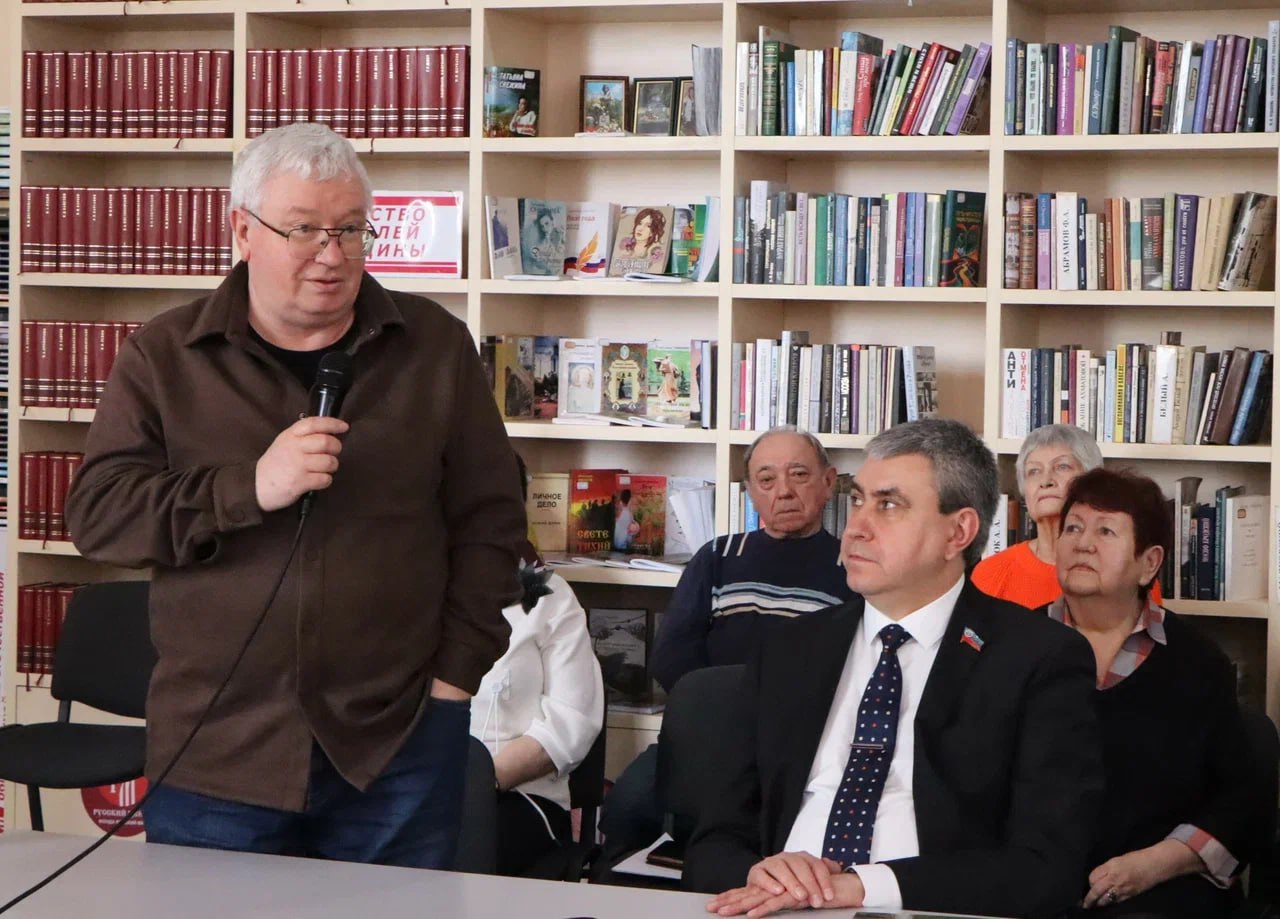 «Этот день в истории Луганщины»: в Луганской Горьковке презентовали книгу, которую ждали более 20 лет «Этот день в истории Луганщины»: в Луганской Горьковке презентовали книгу, которую ждали более 20 лет