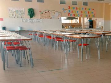 Замминистра образования ЛНР проверила условия обучения в Зоринской школе №10