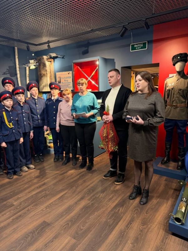 Галина Дуброва: Сила в матерях!. Сегодня в стенах Музея казачества в Станице Луганской было особенно тихо, а в этой тишине звучала великая гордость и великая боль Галина Дуброва: Сила в матерях!. Сегодня в стенах Музея казачества в Станице Луганской было особенно тихо, а в этой тишине звучала великая гордость и великая боль