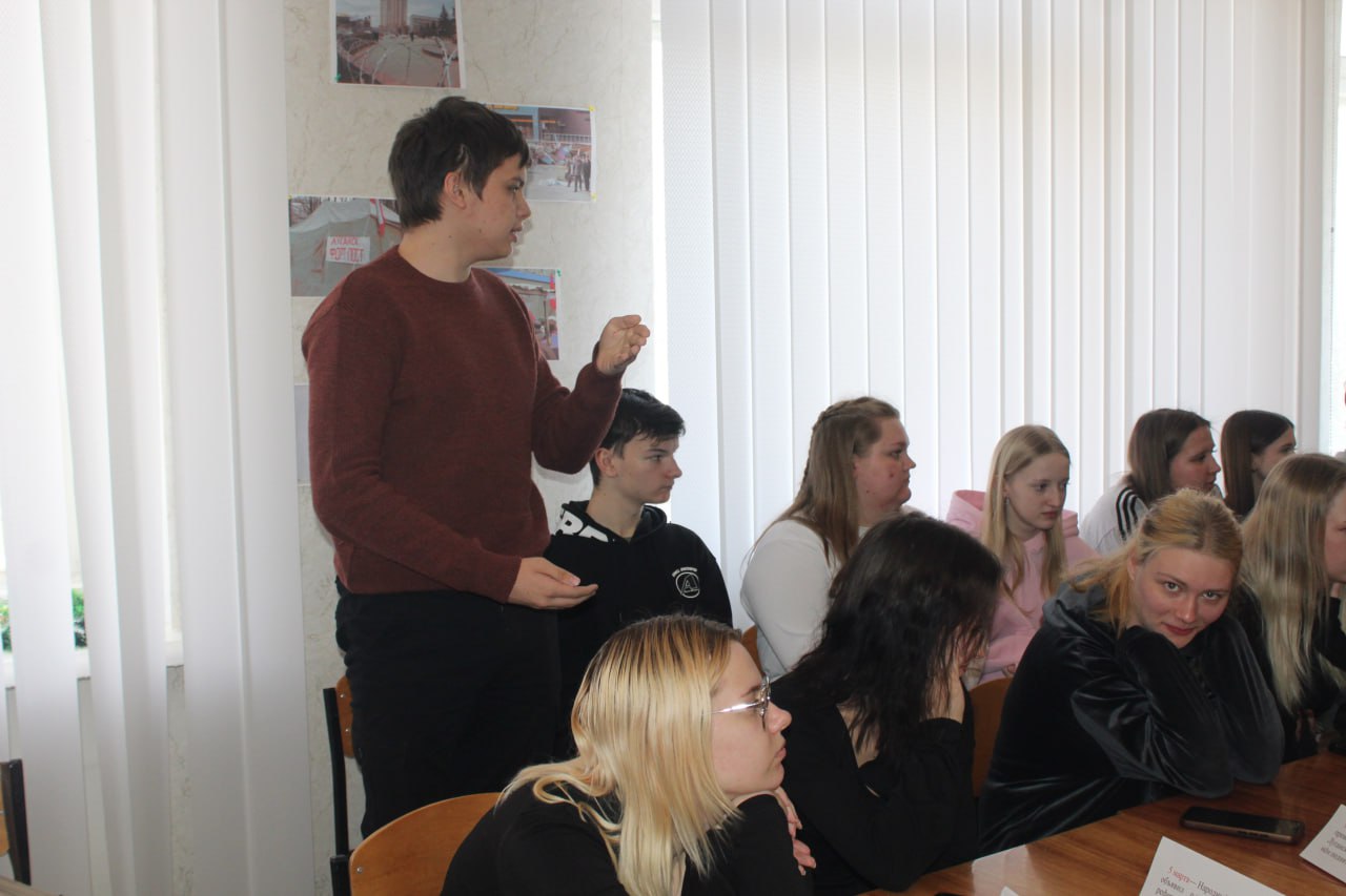 В рамках проекта «Историческая память» и акции «Русская весна – начало пути домой» в Славяносербском техникуме ЛГАУ состоялся круглый стол с участниками Русской весны – Секретарем местного отделения «Единой России»... В рамках проекта «Историческая память» и акции «Русская весна – начало пути домой» в Славяносербском техникуме ЛГАУ состоялся круглый стол с участниками Русской весны – Секретарем местного отделения «Единой России»...