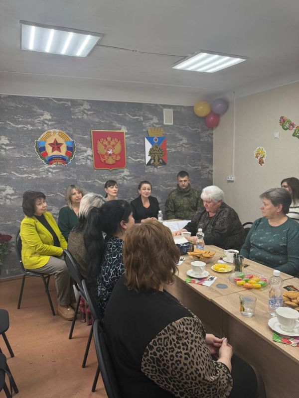 Сегодня в управлении образования по муниципальным образованиям Свердловского муниципального округа и городского округа города Ровеньки состоялась встреча с матерями военнослужащих, погибших в ходе специальной военной... Сегодня в управлении образования по муниципальным образованиям Свердловского муниципального округа и городского округа города Ровеньки состоялась встреча с матерями военнослужащих, погибших в ходе специальной военной...
