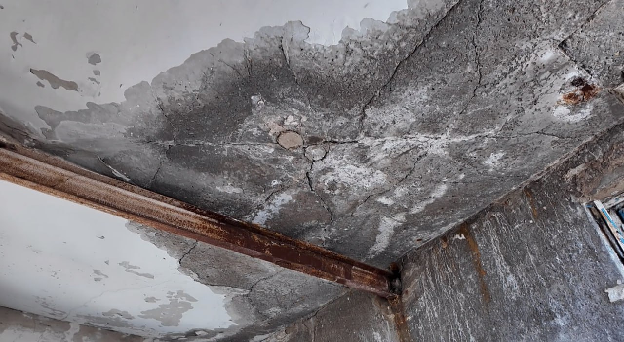 В Краснодоне на кв.Советский, д.1 отремонтируют основную кровлю и участки над лифтовыми шахтами В Краснодоне на кв.Советский, д.1 отремонтируют основную кровлю и участки над лифтовыми шахтами