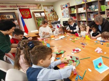 В преддверии Международного женского дня, самого нежного и теплого праздника, Централизованная библиотечная система города Первомайска наполнилась особой атмосферой творчества и красоты