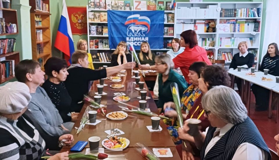 По инициативе активистов первичного отделения Всероссийской политической партии «Единая Россия», сотрудников отдела по делам территорий Администрации в посёлке городского типа Дубовский состоялась литературно-музыкальная... По инициативе активистов первичного отделения Всероссийской политической партии «Единая Россия», сотрудников отдела по делам территорий Администрации в посёлке городского типа Дубовский состоялась литературно-музыкальная...