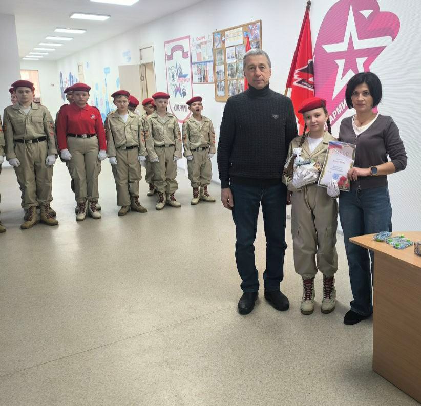 Секретарь первичного отделения партии «Единая Россия»№8 с. Новодеркул, начальник ОЖ с. Даниловка Владимир Прапирный совместно с партийцами провели в ГБОУ ЛНР «Новодеркульской средней школы имени А.В. Пастухова» конкурс на... Секретарь первичного отделения партии «Единая Россия»№8 с. Новодеркул, начальник ОЖ с. Даниловка Владимир Прапирный совместно с партийцами провели в ГБОУ ЛНР «Новодеркульской средней школы имени А.В. Пастухова» конкурс на...