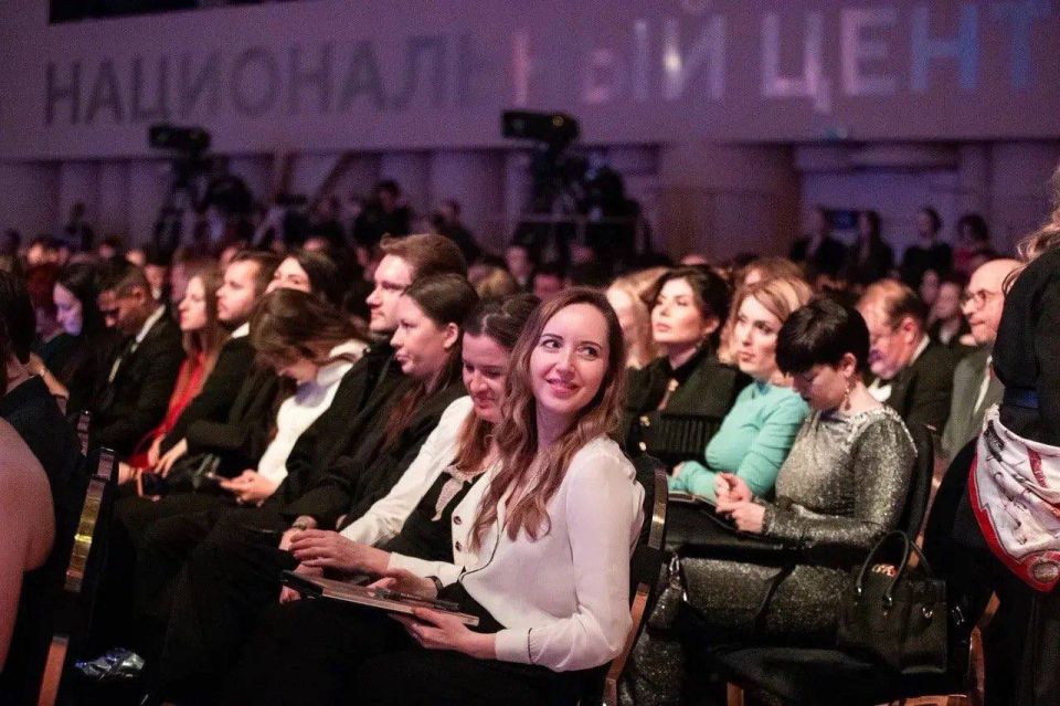 Анна Цивилева: Наградила лауреатов премии Российского общества «Знание» в номинации «За вклад в сохранение памяти о подвигах защитников Отечества» Анна Цивилева: Наградила лауреатов премии Российского общества «Знание» в номинации «За вклад в сохранение памяти о подвигах защитников Отечества»