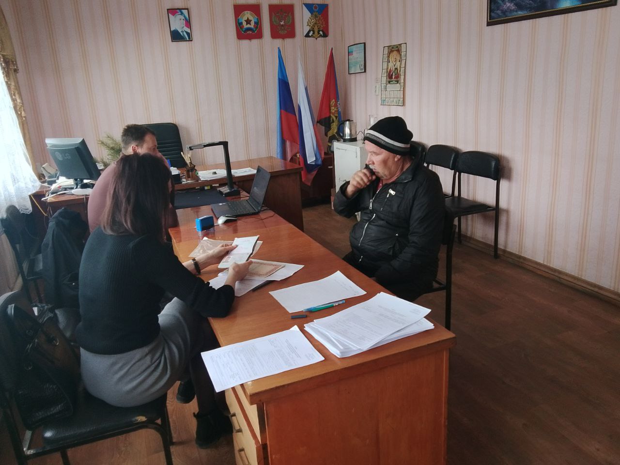 В отделе жизнеобеспечения села Благовка Администрации городского округа город Ровеньки специалисты Росткадастра г. Луганска провели выездной прием граждан