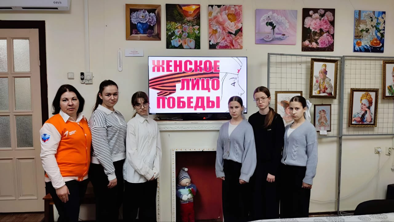 Четвертого марта в Краснолучском краеведческом музее прошел тематический час «Женское лицо Победы» для учащихся Краснолучской школы №2 Четвертого марта в Краснолучском краеведческом музее прошел тематический час «Женское лицо Победы» для учащихся Краснолучской школы №2